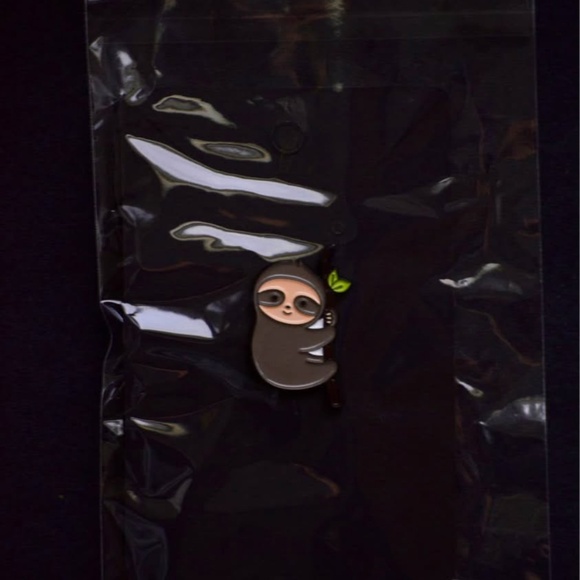 Pack of 5 Brand New/ Packaged Sloth/Panda/Cloud Pins - Picture 4 of 5